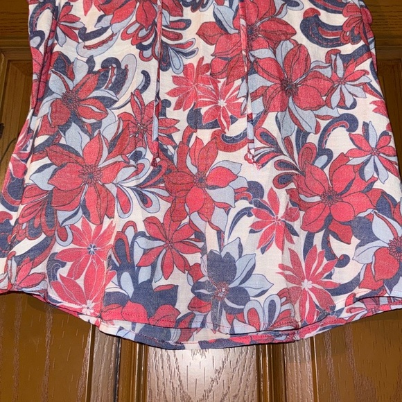 NWT! Como Vintage Floral Print Crochet Detail Notched V-Neckline Sleeveless Top - Picture 11 of 15